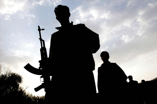 PKK Bitlis'te hastaneye saldırdı