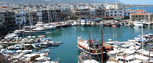 Öğle saatinde dışarı çıkmak yasak