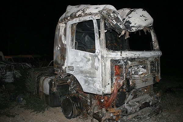 Erzurum'da 3 TIR ateşe verildi
