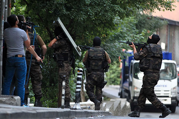 PKK ve IŞİD'e operasyon: 23 gözaltı