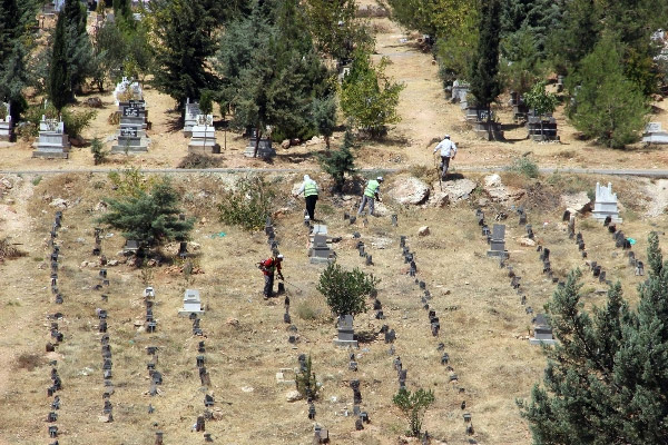 Suruç bombacısı kimsesizler mezarlığına gömüldü