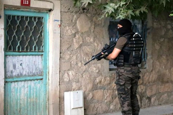 Adıyaman ve İstanbul'da operasyon