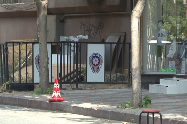 Emniyet önünde şüpheli paket alarmı