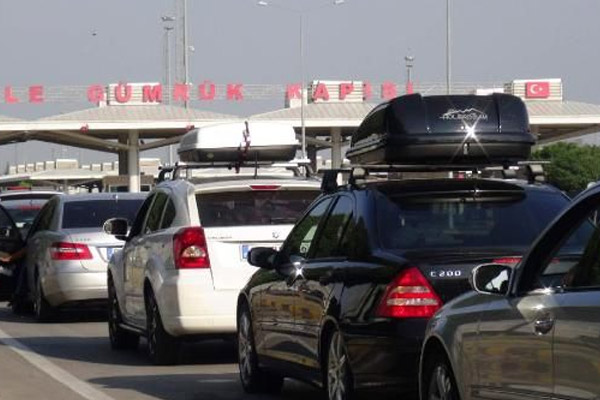 Gurbetçilerin tatil dönüşü trafik çilesi