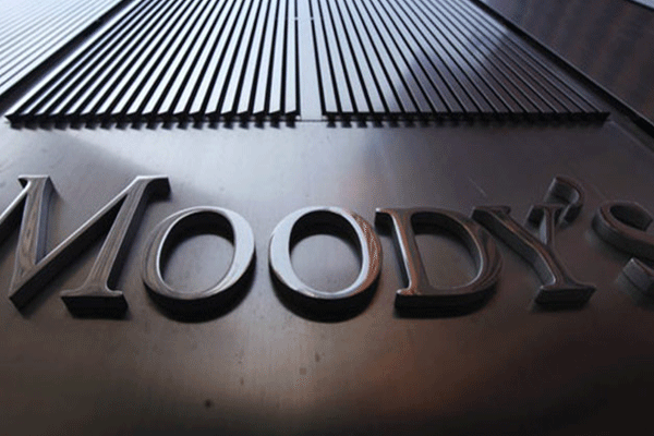 Moody's, İngiltere notunu 'durağana' çevirdi