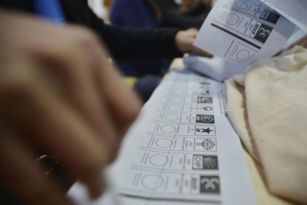 Siyasi partiler erken seçim hazırlıklarına başladı