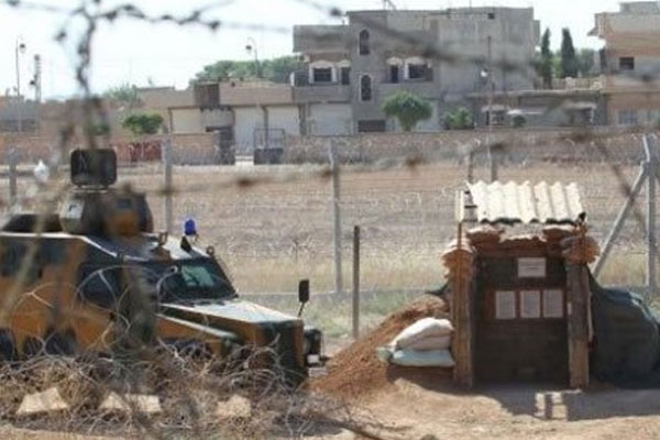 Nusra Türkiye sınırından çekiliyor