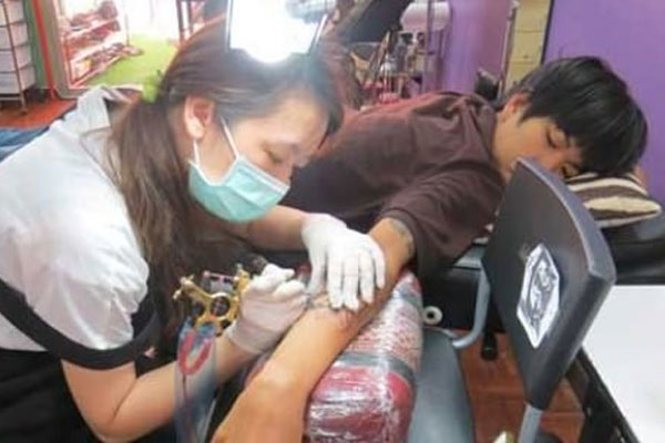 Dövme ve piercingi olan öğrenciye kayıt yok