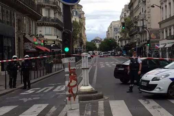 Fransa'da başörtülü kadına saldırı