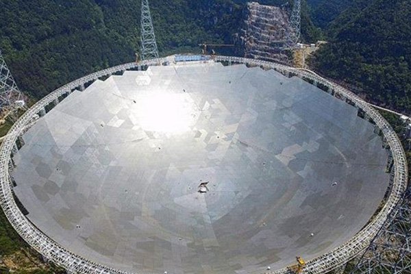 Dünyanın en büyük radyo teleskobu faaliyete geçirdi