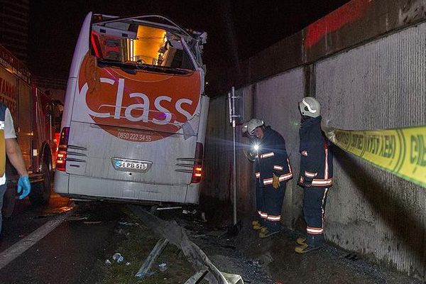 İstanbul'da otogar girişinde kaza: 1 ölü, 2 yaralı