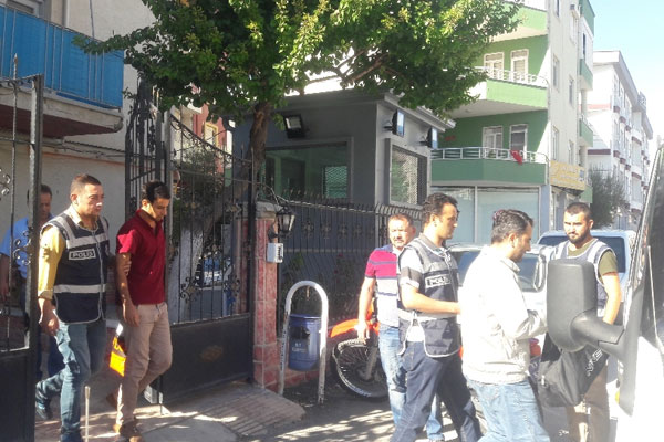 Mersin'de FETÖ soruşturmasında 2 tutuklama