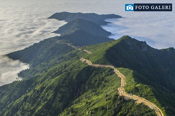 Bulutların Üzerindeki Marsis Dağı