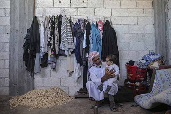 'İnşaat devi' Cerablus'ta boş inşaata sığındı