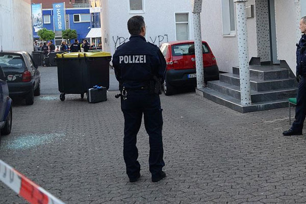 Almanya'da camiye molotofkokteylli saldırı