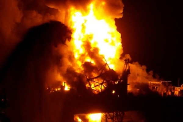 Azerbaycan'da petrol platformunda yangın