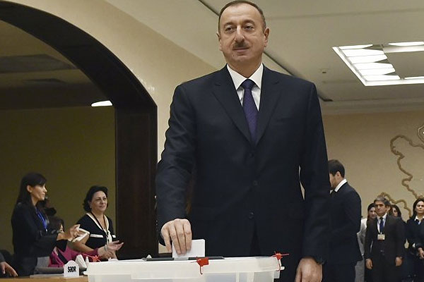 Azerbaycan'da anayasa değişikliğine 'evet' çıktı