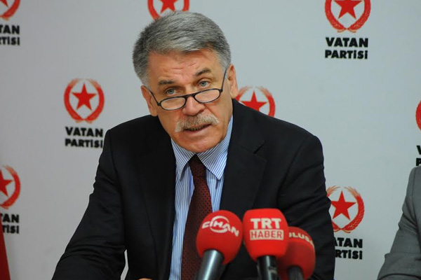 İsmail Hakkı Pekin'den istifa kararı