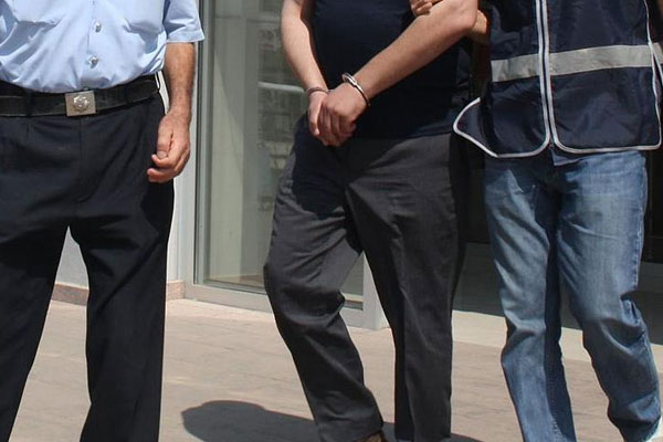 İzmir merkezli 2 ilde FETÖ operasyonu