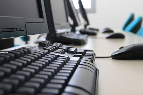 Milletvekillerine dağıtılacak bilgisayarlar FETÖ soruşturmasına takıldı