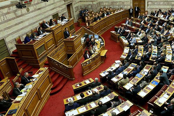 Yunanistan'dan 'kemer sıkma'ya onay