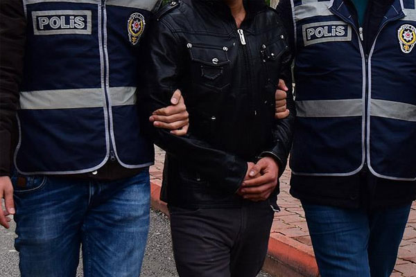 Belediye meclis üyesi sahte kimlikle yakalandı