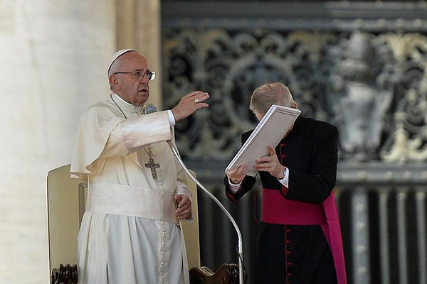 Papa'dan Halep saldırılarına tepki