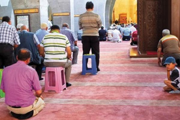 Diyanet İşleri Başkanlığı: Sandalyede namaz olmaz