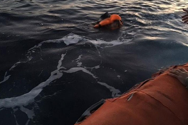 Bodrum'da mülteci botu battı: 3 ölü