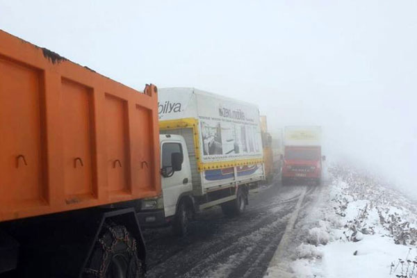 Tipi sebebiyle yolda kaldılar