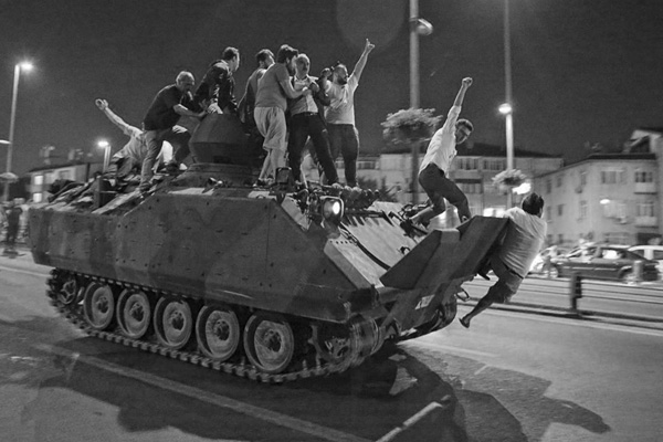 O geceden: 'Oğlum akıllı ol, Türk insanına sıkıyorsun!'