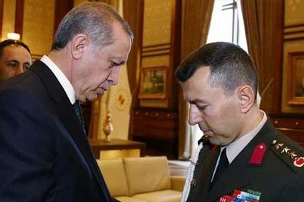 Cumhurbaşkanı Erdoğan, yaverini 'Çakı'yla sınadı