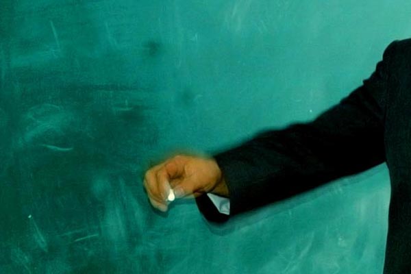 Öğretmenin maaşının yarısı 'himmete' gitmiş