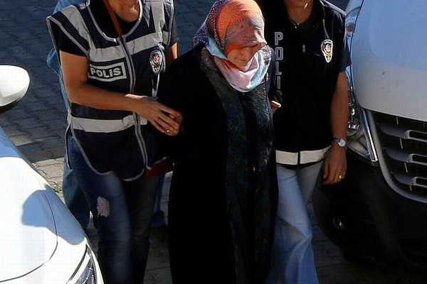 Gülen'in yeğeni Emine Akay tutuklandı