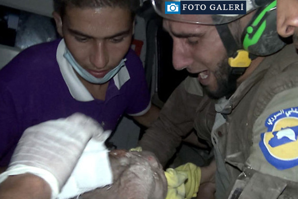 İdlib'de 1 aylık bebek enkaz altından böyle kurtarıldı