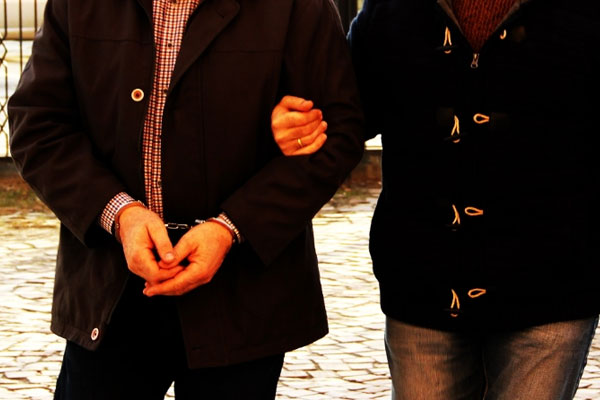 18 öğretmen FETÖ'den tutuklandı