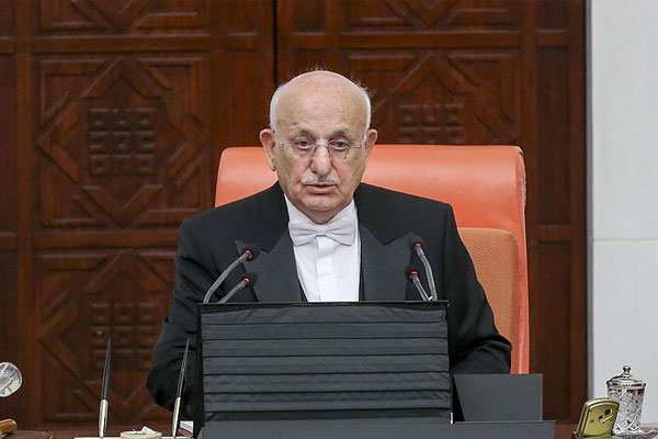 Kahraman: Türkiye artık darbe devrini kapattı