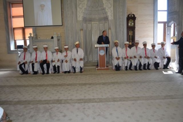 Kula'da 10 öğrenci törenle hafızlık belgesini aldı