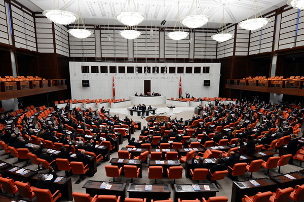 TBMM'de KHK'lar masaya yatırılıyor