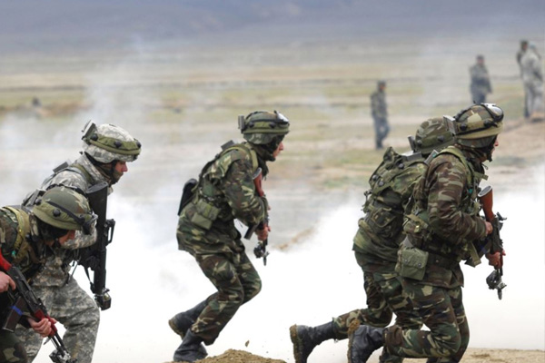 Azerbaycan ordusundan Nahçıvan'da askeri tatbikat yaptı