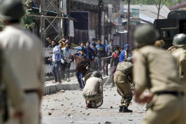 Keşmir: Güney Asya'da büyük patlamanın ayak sesleri