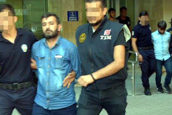 Adana'da 7 bombalı araçla eylem hazırlığı yapan 5 kişi yakalandı