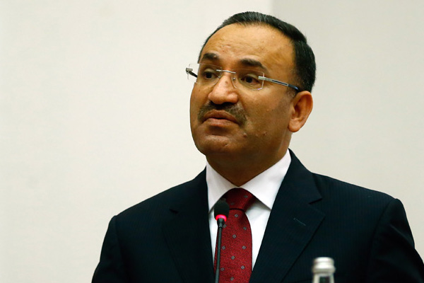 Bozdağ: FETÖ mensupları 3 ülkeye kaçabilir