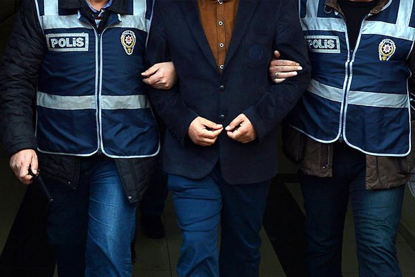 20 öğretmen FETÖ'den tutuklandı