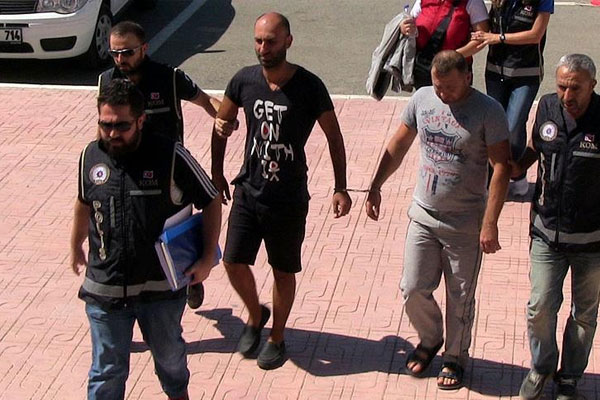 Kaçak teknesinin batmasıyla ilgili 5 tutuklama