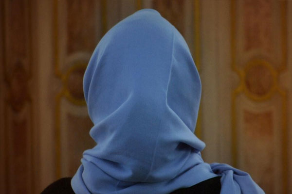 Başörtüsü çıkarmayan öğrencisini sınavdan attı