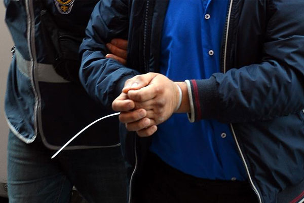 İzmir merkezli FETÖ operasyonu: 31 gözaltı