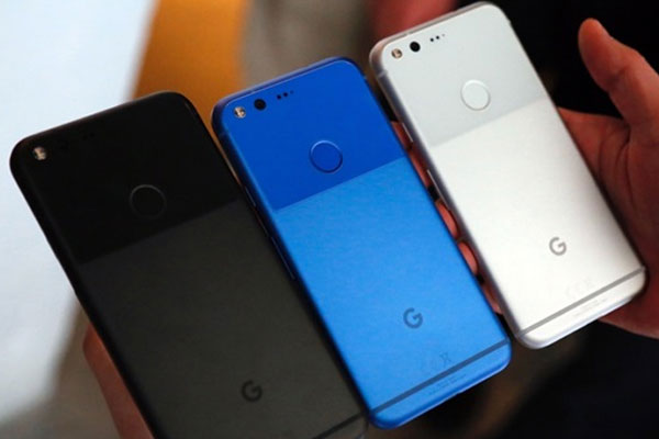 Google'ın ilk akıllı telefonu tanıtıldı