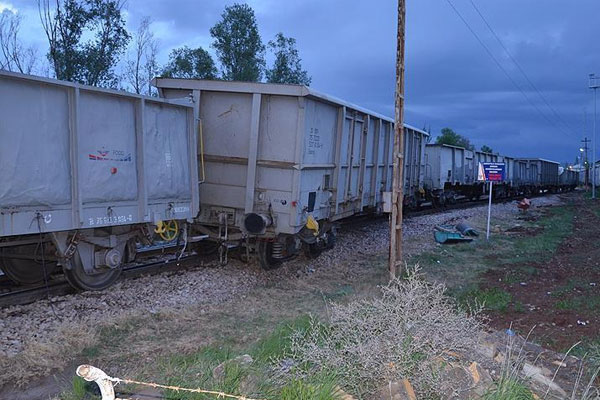 Muş'ta yük trenine bombalı saldırı