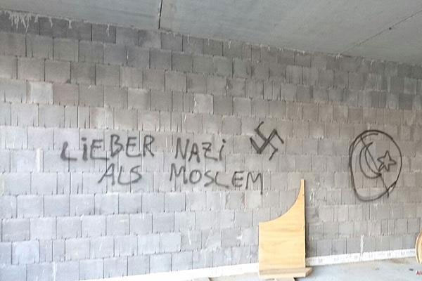 Cami inşaatına saldırı